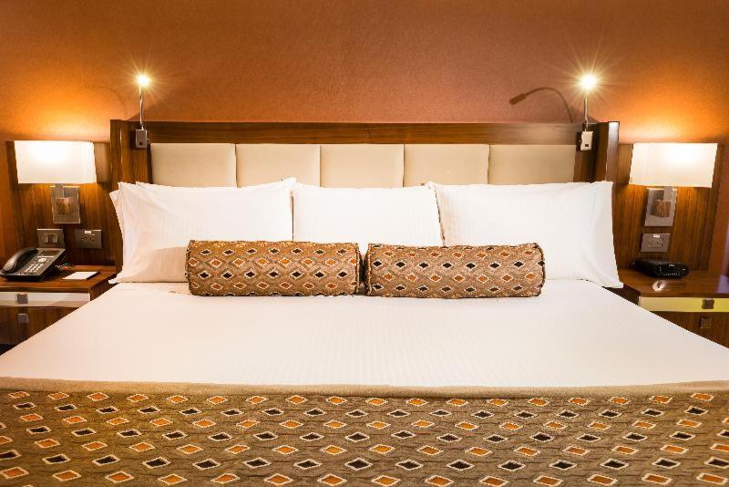 Hotel Dann Carlton Bogota Room photo A bed